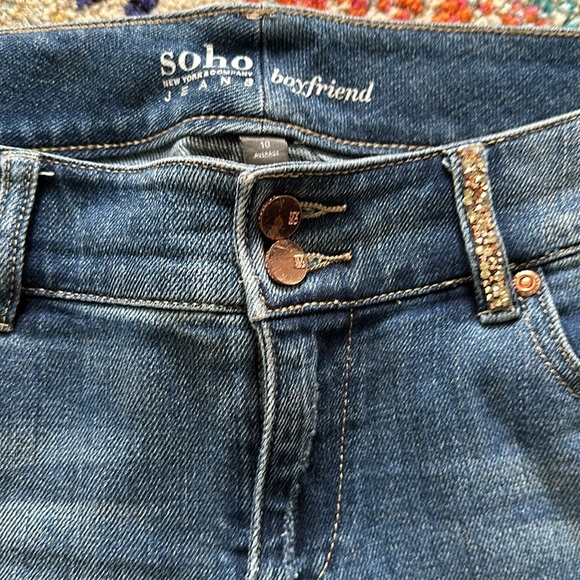 “SoHo New York & Company” embellished distressed boyfriend jeans P2 - Picture 5 of 6